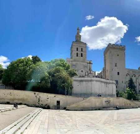 Appartement aux pieds du Palais des Papes. Avignon Extérieur photo