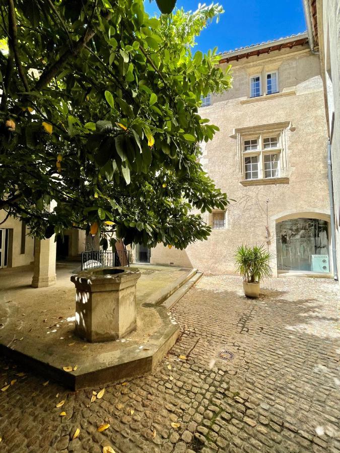 Appartement aux pieds du Palais des Papes. Avignon Extérieur photo